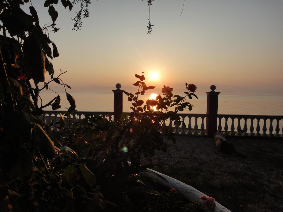 Apartments Corfu Sun Sea Side Benitses  Bagian luar foto